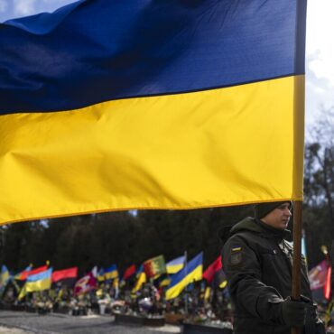 guerra-na-ucrania,-um-ano-depois:-conheca-brasileiros-que-vivem-a-guerra-de-perto