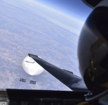 imagem-de-selfie-mostra-piloto-de-caca-americano-voando-sobre-balao-chines-‘espiao’