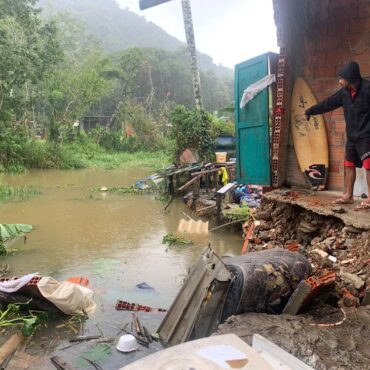 defesa-civil-de-guaruja-libera-casas-para-retorno-de-moradores-apos-temporal,-mas-23-seguem-interditadas