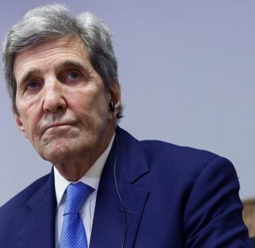 e-preciso-investir-no-combate-a-crise-climatica-como-fazemos-na-guerra-da-ucrania,-diz-kerry