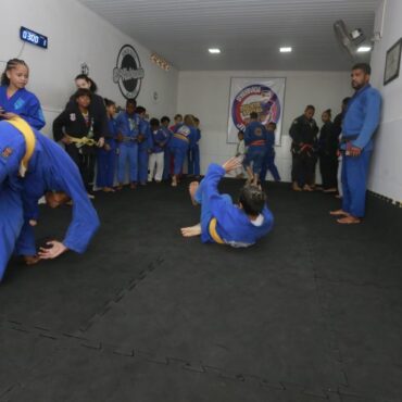 guaruja-promove-aulas-de-jiu-jitsu-para-criancas-no-sitio-conceicaozinha