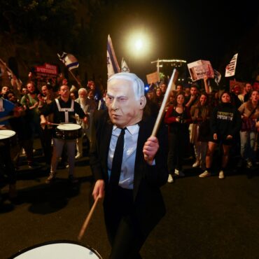protestos-contra-reforma-judicial-levam-milhares-as-ruas-em-israel