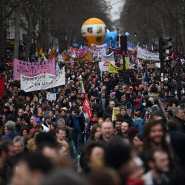 franceses-voltam-a-protestar-contra-proposta-de-reforma-da-previdencia-de-macron