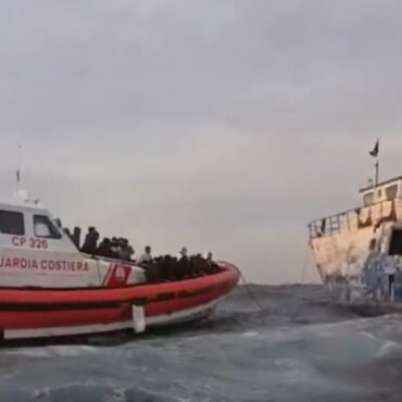 guarda-costeira-italiana-resgata-mais-de-1.300-migrantes-no-mediterraneo