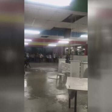 parte-de-teto-de-escola-desaba-devido-as-fortes-chuvas-no-litoral-de-sp;-video