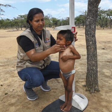 fome-e-sede:-a-vida-das-criancas-indigenas-em-deserto-na-colombia