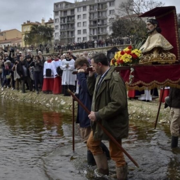 seca:-agricultores-catalaes-retomam-ritual-religioso-depois-de-150-anos-para-atrair-chuva