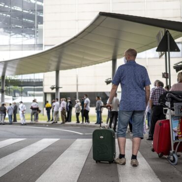 homem-atropela-dezenas-de-pedestres-em-aeroporto-de-bonn,-na-alemanha,-diz-imprensa-local