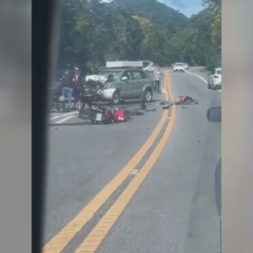 motociclista-morre-apos-invadir-faixa-contraria-e-bater-de-frente-com-carro-na-rodovia-rio-santos;-video