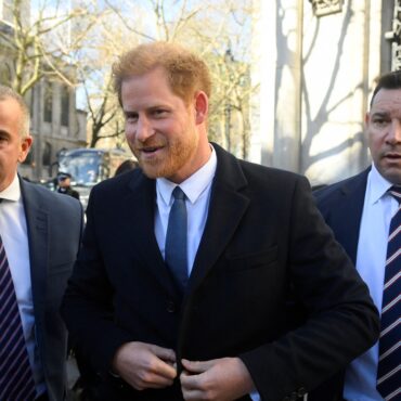 principe-harry-vai-a-tribunal-em-londres-contra-jornal-britanico,-diz-bbc