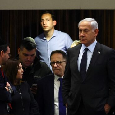 obrigado-a-recuar,-netanyahu-abre-brechas-na-coalizao-do-governo-e-na-seguranca-de-israel