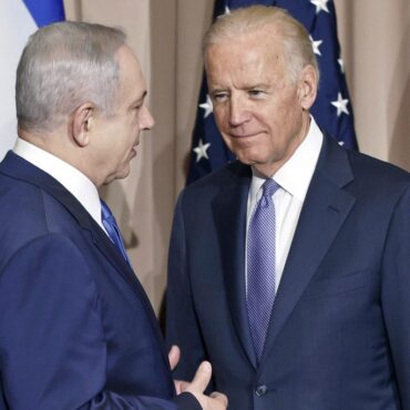 apesar-de-suspensao-temporaria-de-sua-reforma-judicial,-netanyahu-e-mantido-na-geladeira-de-biden