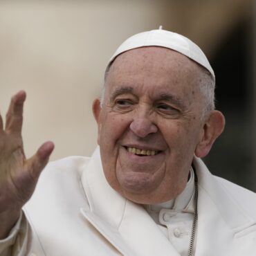 papa-francisco-tera-alta-do-hospital-na-manha-deste-sabado-e-rezara-missa-de-domingo-de-ramos