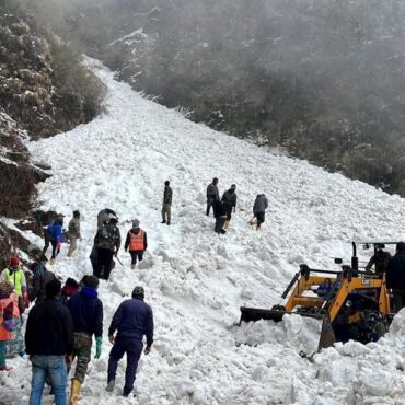 avalanche-na-india-mata-sete-turistas;-outros-estao-presos