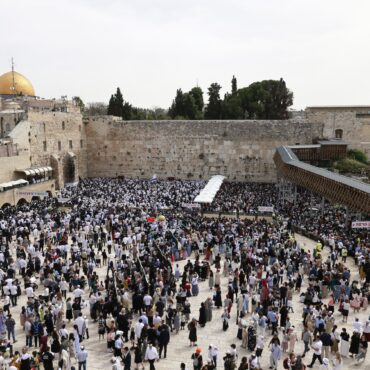 jerusalem-tem-tregua-da-violencia-em-domingo-com-celebracoes-cristas,-judaicas-e-muculmanas