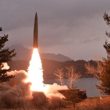 coreia-do-norte-dispara-missil-balistico-a-leste-da-peninsula-coreana;-japao-entra-em-alerta