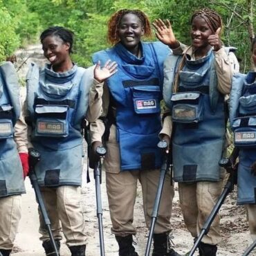 as-mulheres-que-cacam-minas-terrestres-que-restaram-da-guerra-civil-em-angola