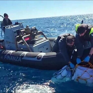 italia-apreende-2-toneladas-de-cocaina-que-estavam-boiando-no-mar