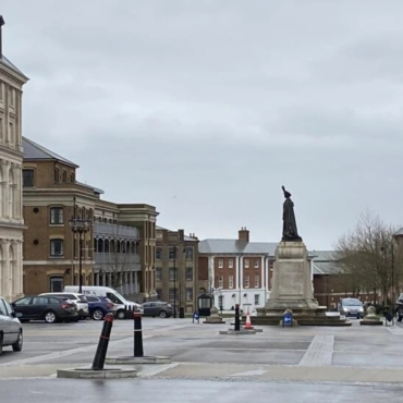 conheca-poundbury,-a-cidade-‘inventada’-pelo-rei-charles-iii