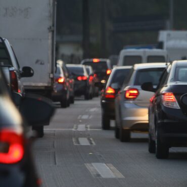 ecovias-registra-fluxo-intenso-de-veiculos-nas-estradas-do-litoral-de-sp