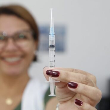 guaruja-comeca-a-vacinar-moradores-a-partir-de-30-anos-contra-influenza