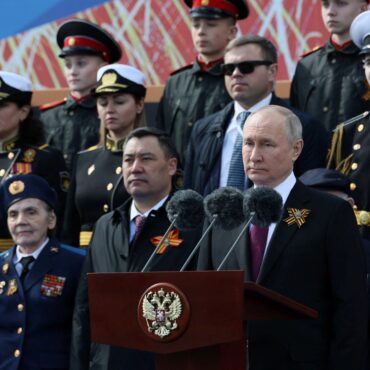 em-dia-da-vitoria-mais-enxuto-por-ameaca-da-ucrania,-putin-diz-haver-‘guerra-real’-contra-russia