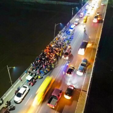cristaos-filipinos-oram-em-ponte-onde-acontece-muito-suicidio