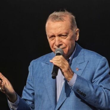 erdogan:-o-vendedor-de-paes-que-mudou-a-turquia-e-enfrenta-teste-nas-urnas