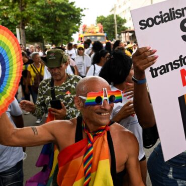 ‘socialismo,-sim,-homofobia,-nao’:-cubanos-celebram-sete-meses-de-casamento-entre-pessoas-do-mesmo-sexo