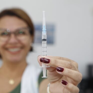 guaruja-inicia-vacinacao-contra-influenza-para-maiores-de-18-anos