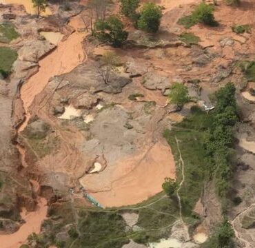 como-tecnicas-brasileiras-de-garimpo-impulsionaram-‘maior-desastre-ambiental’-de-regiao-na-colombia