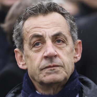 ex-presidente-frances-sarkozy-usara-tornozeleira-eletronica-apos-perder-recurso-em-caso-por-corrupcao