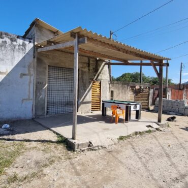 homem-e-baleado-pelas-costas-apos-ser-acusado-de-traficar-criancas-e-desaparece-em-area-de-mata-no-litoral-de-sp