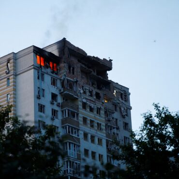 uma-pessoa-morre-e-outras-4-ficam-feridas-apos-ataque-provocar-incendio-em-predio-de-kiev
