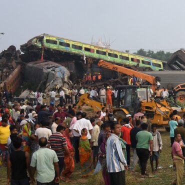 sobe-para-288-o-numero-de-mortos-em-acidente-de-trem-na-india