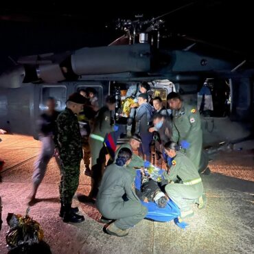 novas-fotos-mostram-criancas-em-aviao-militar-logo-apos-resgate-na-colombia