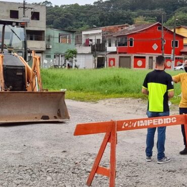 cubatao,-sp,-tem-avenida-interditada-para-realizacao-de-obras-de-pavimentacao-e-drenagem