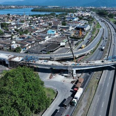 ecovias-finaliza-estrutura-de-viaduto-que-promete-reduzir-o-transito-no-porto-de-santos