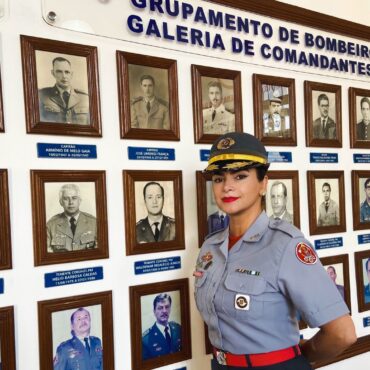 regiani-rocha-e-a-primeira-mulher-a-comandar-o-6o-grupamento-dos-bombeiros-no-litoral-de-sp-em-133-anos-de-historia