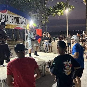 guaruja-tera-‘dancando-na-praca-–-chique-e-ser-brega’-neste-sabado