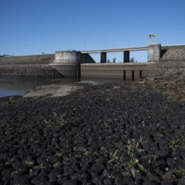pior-seca-em-mais-de-70-anos-deixa-capital-do-uruguai-quase-sem-agua