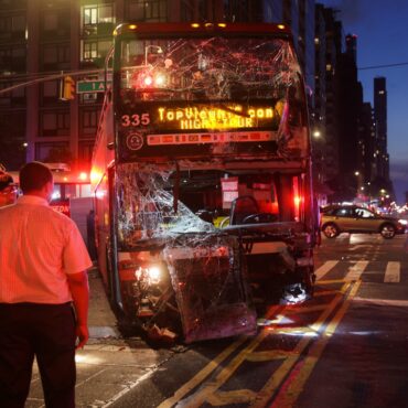 colisao-entre-dois-onibus-deixa-18-feridos-em-nova-york