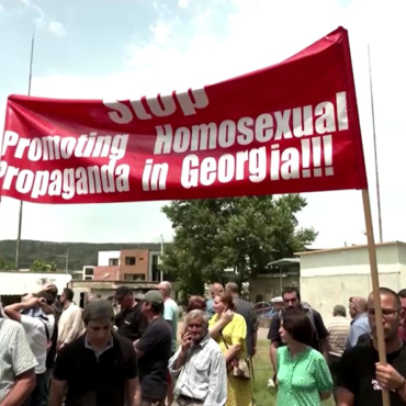 grupo-anti-lgbtqia+-interrompe-festival-do-orgulho-na-georgia;-video