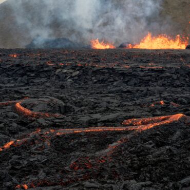 vulcao-entra-em-erupcao-perto-da-capital-da-islandia