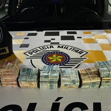 policia-encontra-r$-100-mil-em-veiculo-de-motorista-de-app-e-o-investiga-por-lavagem-de-dinheiro
