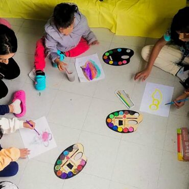 ‘brincalhonas-e-sorridentes’:-criancas-perdidas-na-amazonia-colombiana-recebem-alta-do-hospital