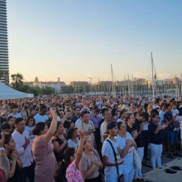 mais-de-5-mil-pessoas-se-reunem-em-evangelismo-de-rua-em-barcelona