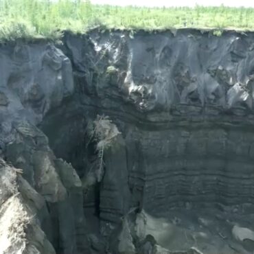 imagens-revelam-detalhes-da-maior-cratera-do-mundo-formada-por-derretimento-de-gelo;-veja-video