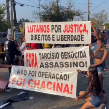 moradores-do-litoral-de-sp-protestam-e-dizem-que-operacao-policial-foi-‘chacina’