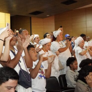 entrega-de-medalha-tereza-de-benguela-gera-emocoes-e-marca-historias-de-guaruja